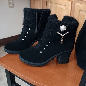 Elegant Black Ankle Boots with Pearl Detail